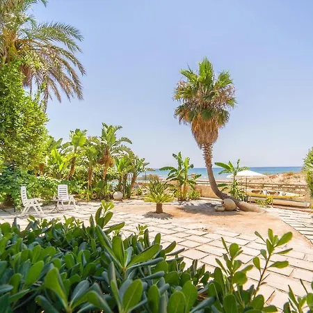 3 Bedroom Awesome In Holiday home