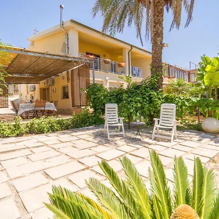 3 Bedroom Awesome In Menfi