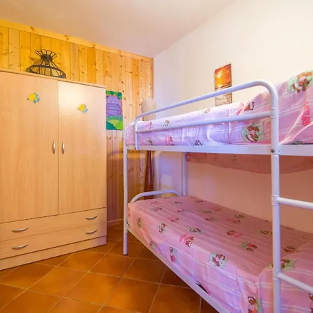 3 Bedroom Awesome In Holiday home *