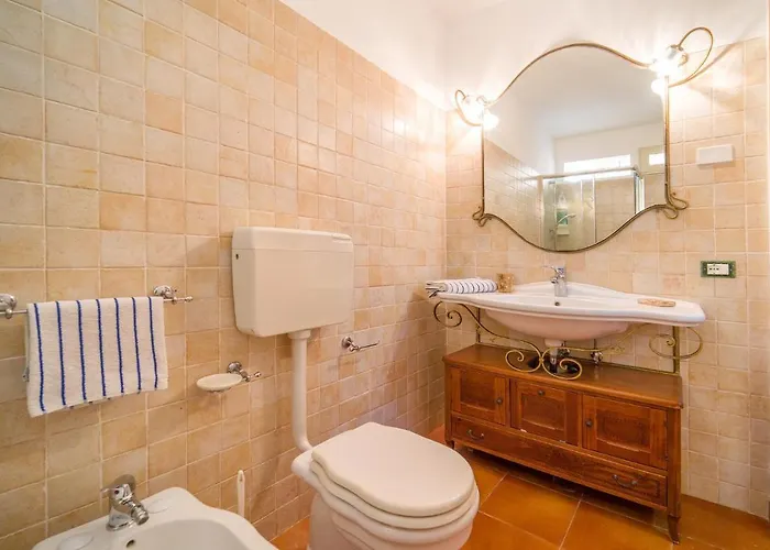 Дом отдыха 3 Bedroom Awesome In Менфи